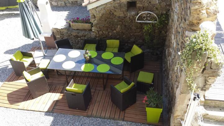 Gite Du Chateau Eclassan Exterior foto